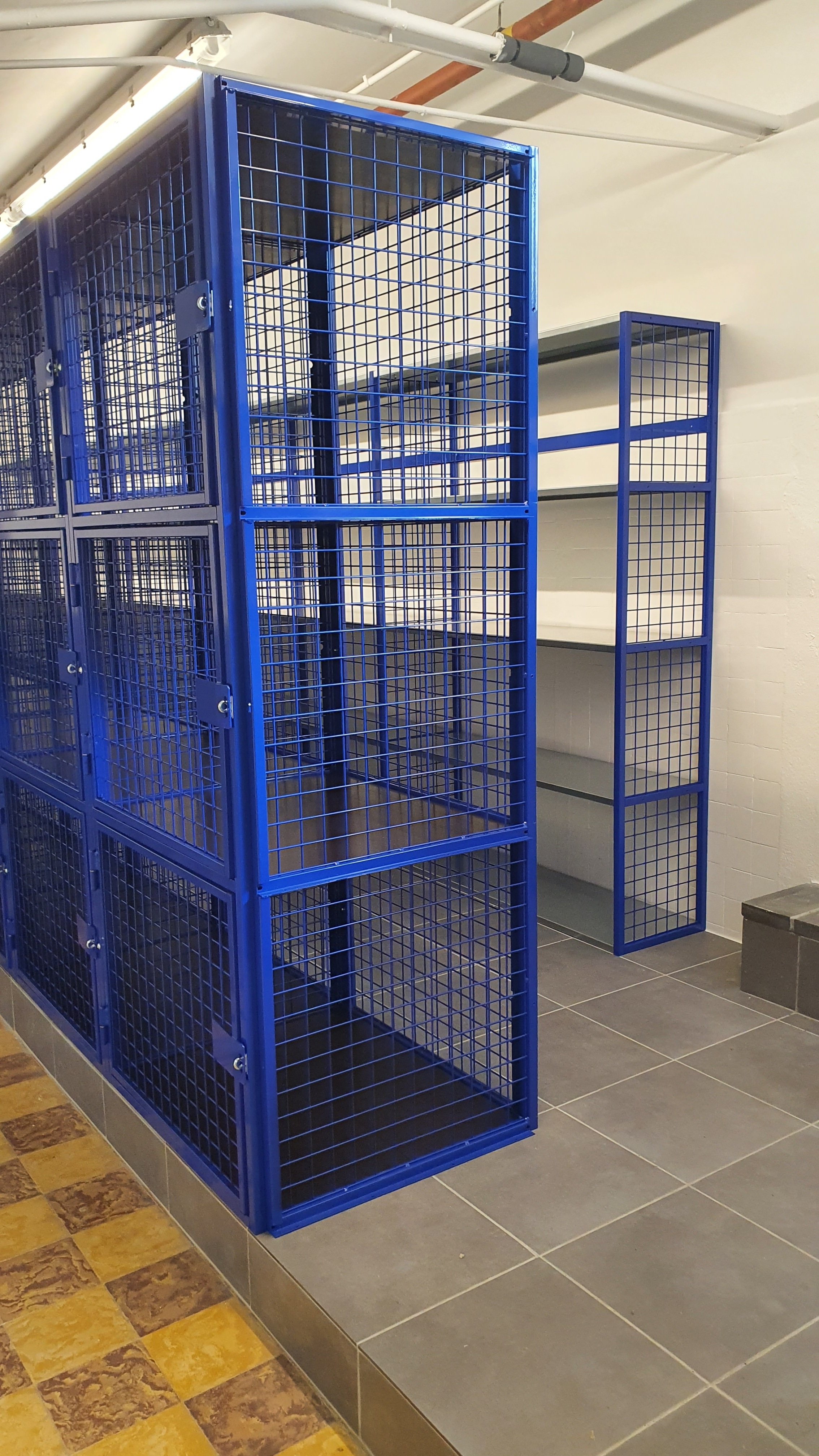 City Pirates Antwerpen voetbalclub lockers voor voetballen sportspullen City Pirates Antwerpen voetbalclub lockers voor voetballen sportspullen